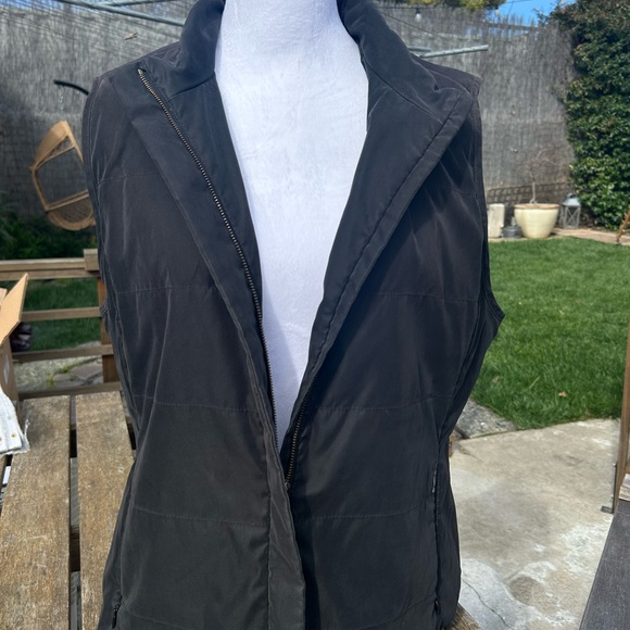 Faconnable Women's Vest - Size Large- Excellent Quality! - Picture 6 of 6